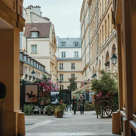 Petit A Madeleine Parigi